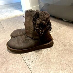 Brown ugs